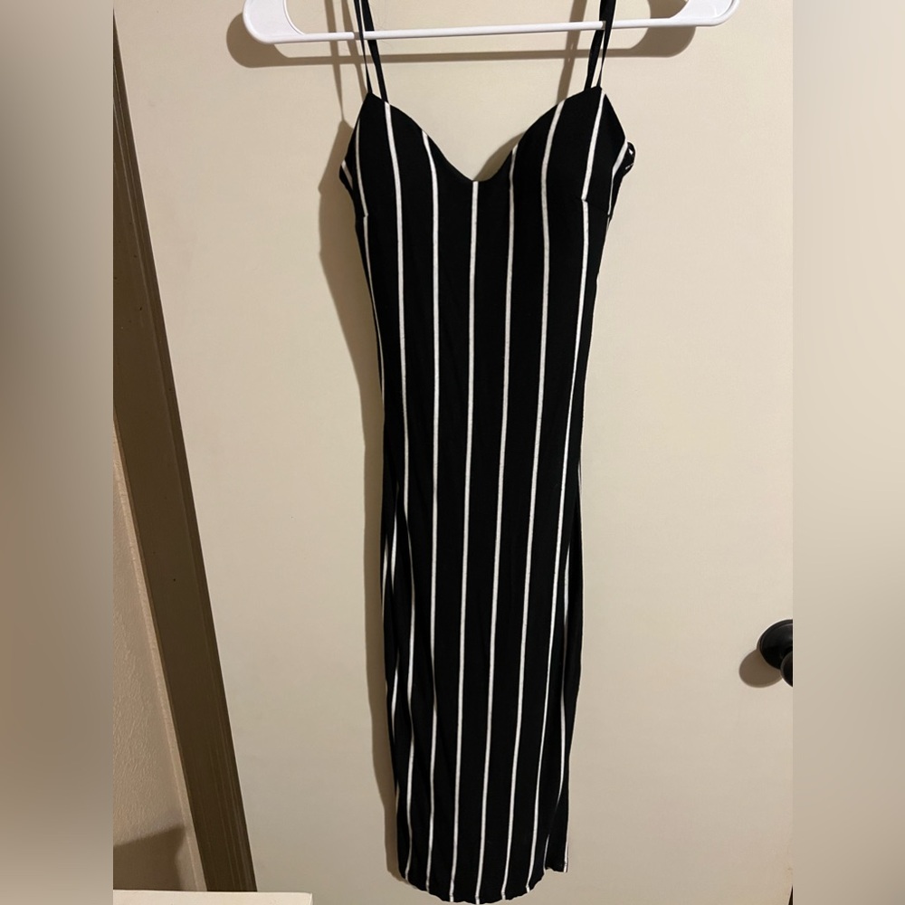 ⚡️ Black w/ white pin stripe Long lined body con dress